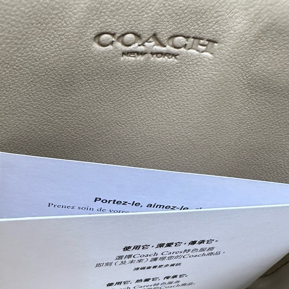 Coach Zip Card Case in Chalk With Strawberry Print Gold Hardware CAR32 - Picture 9 of 14